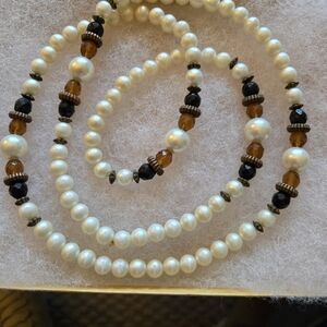 Elegant Pearl and Bead Necklace